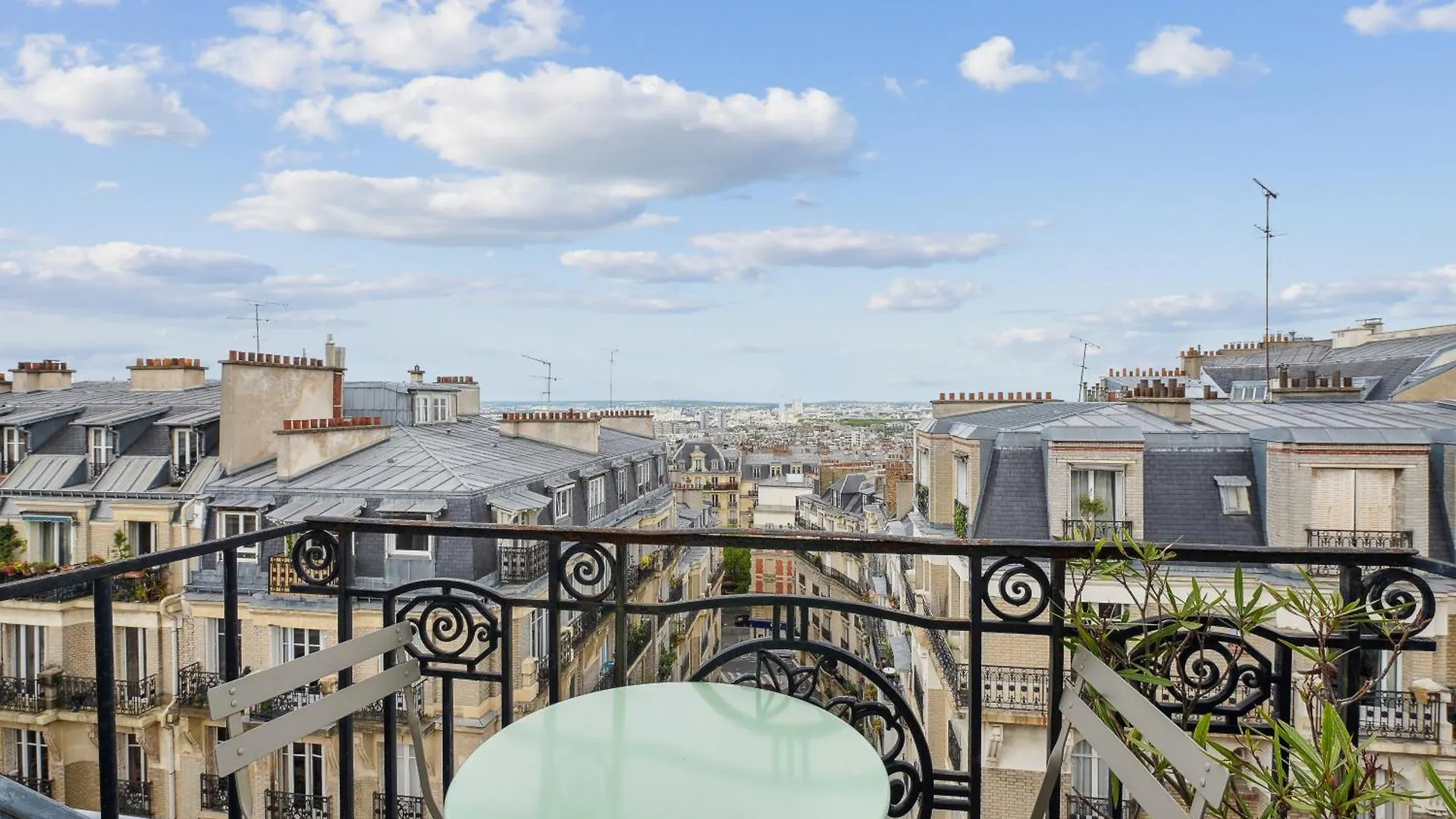 Apartment Ferienwohnung Montmartre Vineyard Duplex Paris Frankreich